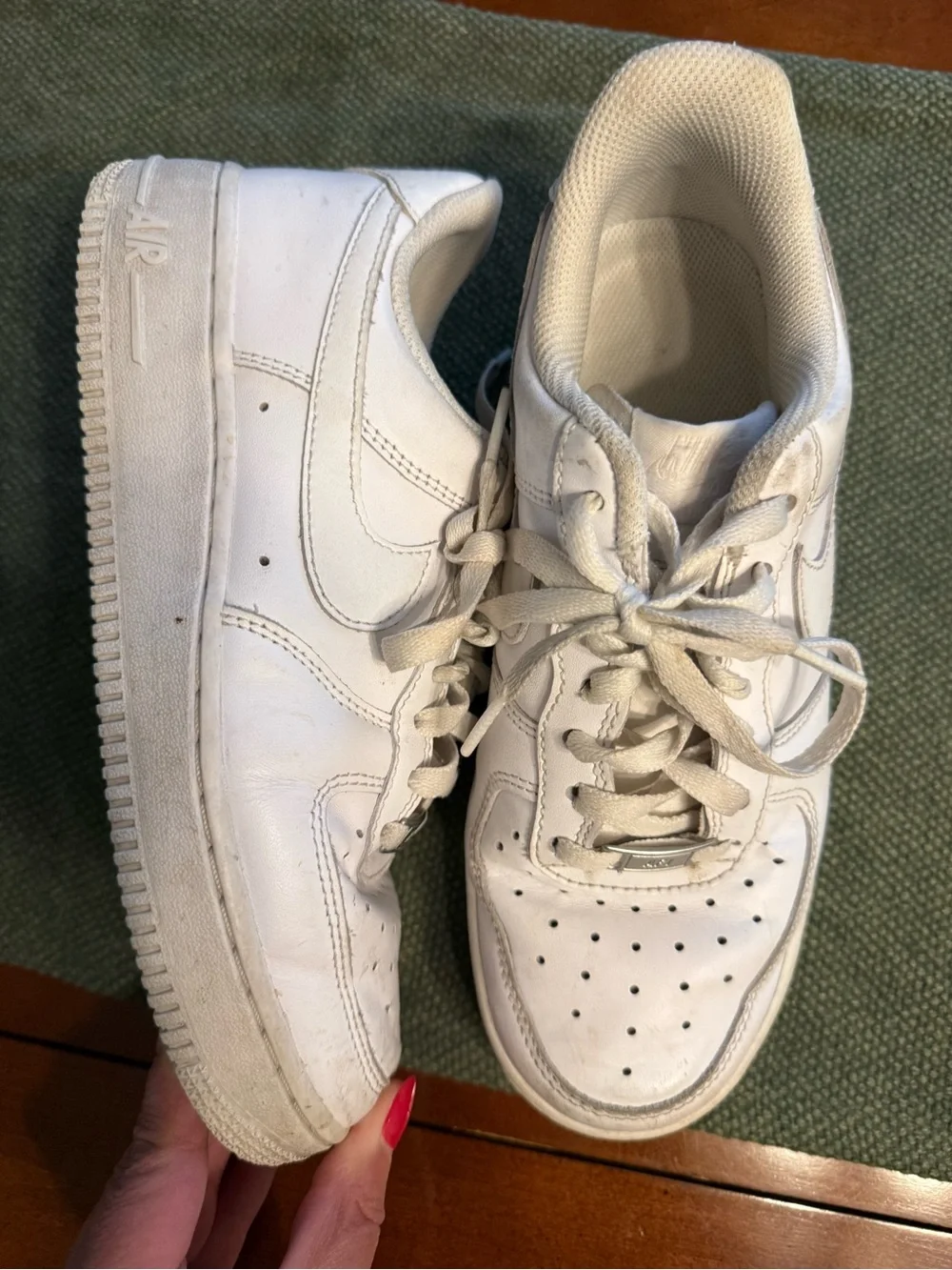 Nike women’s  White Low-Top Sneakers